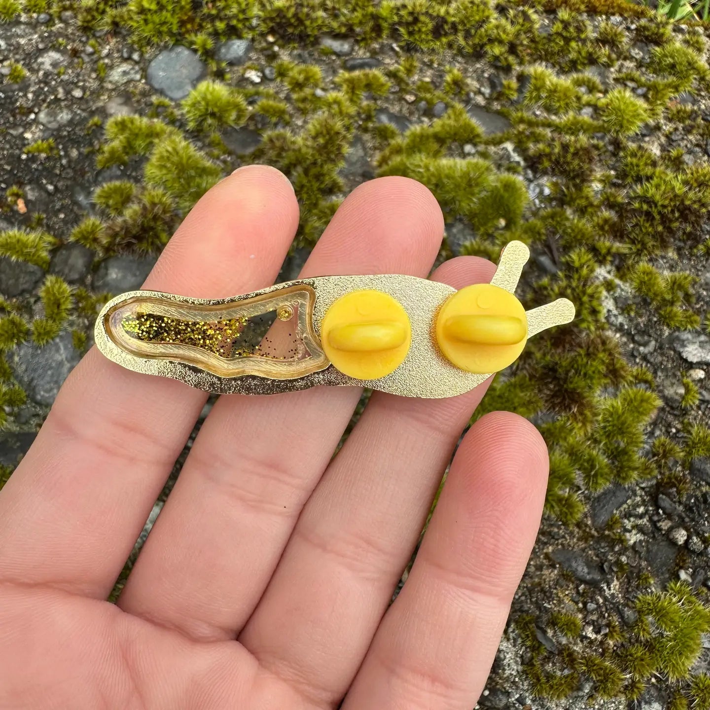 Pacific Banana Slug Glitter Shaker Pin