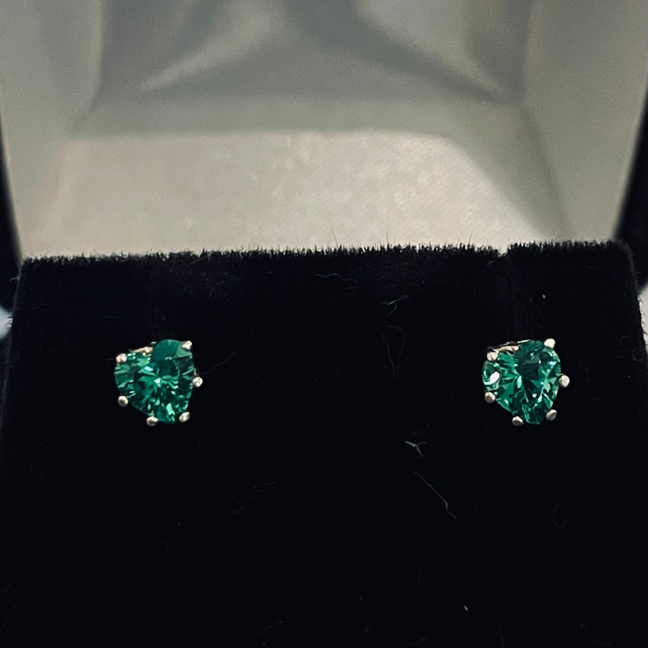 4mm (0.5 ct TW) Solitare Heart Earrings