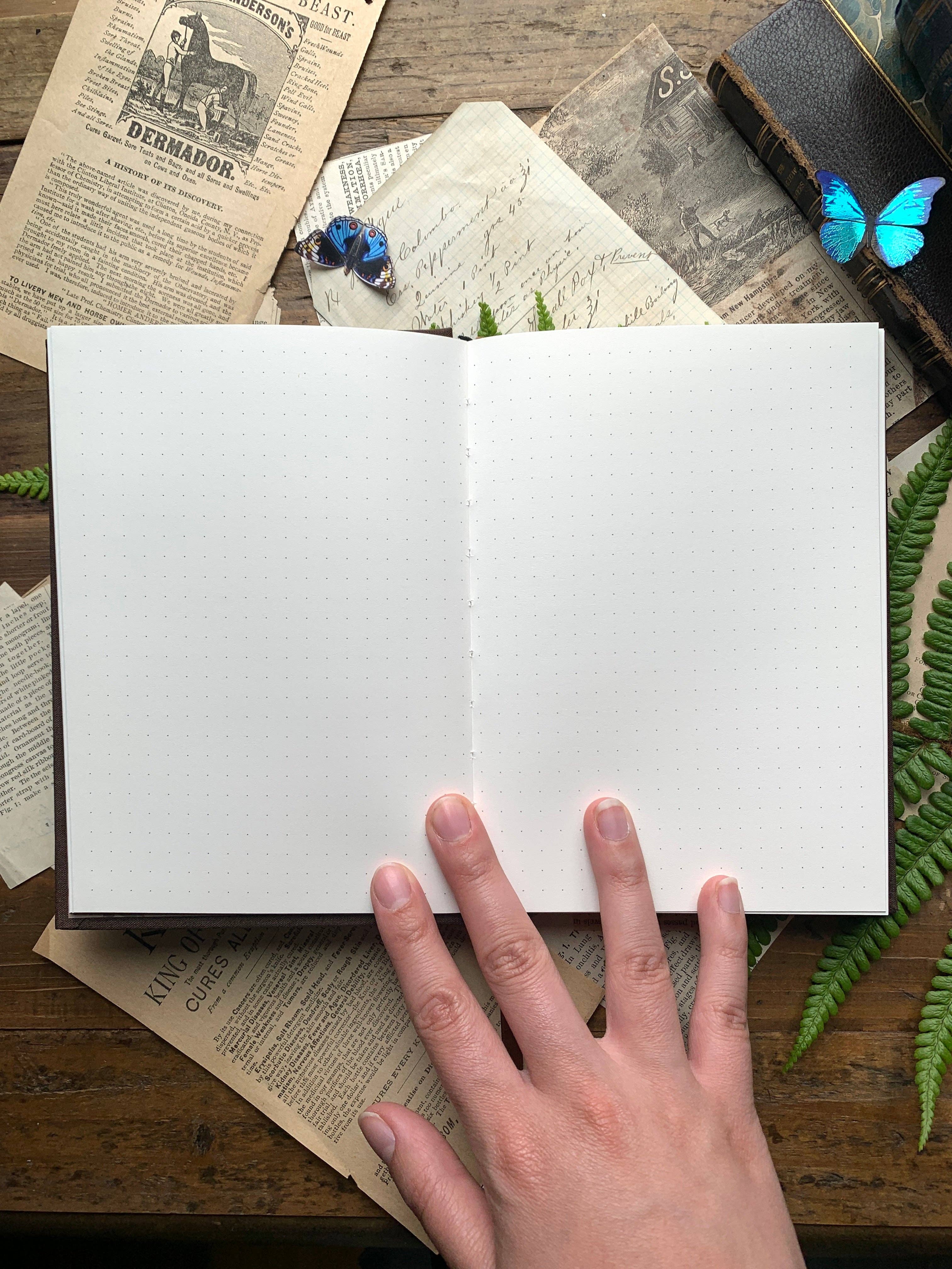 The Wanderer - B6 vegan dot grid notebook, 100gsm ivory pape: Gold