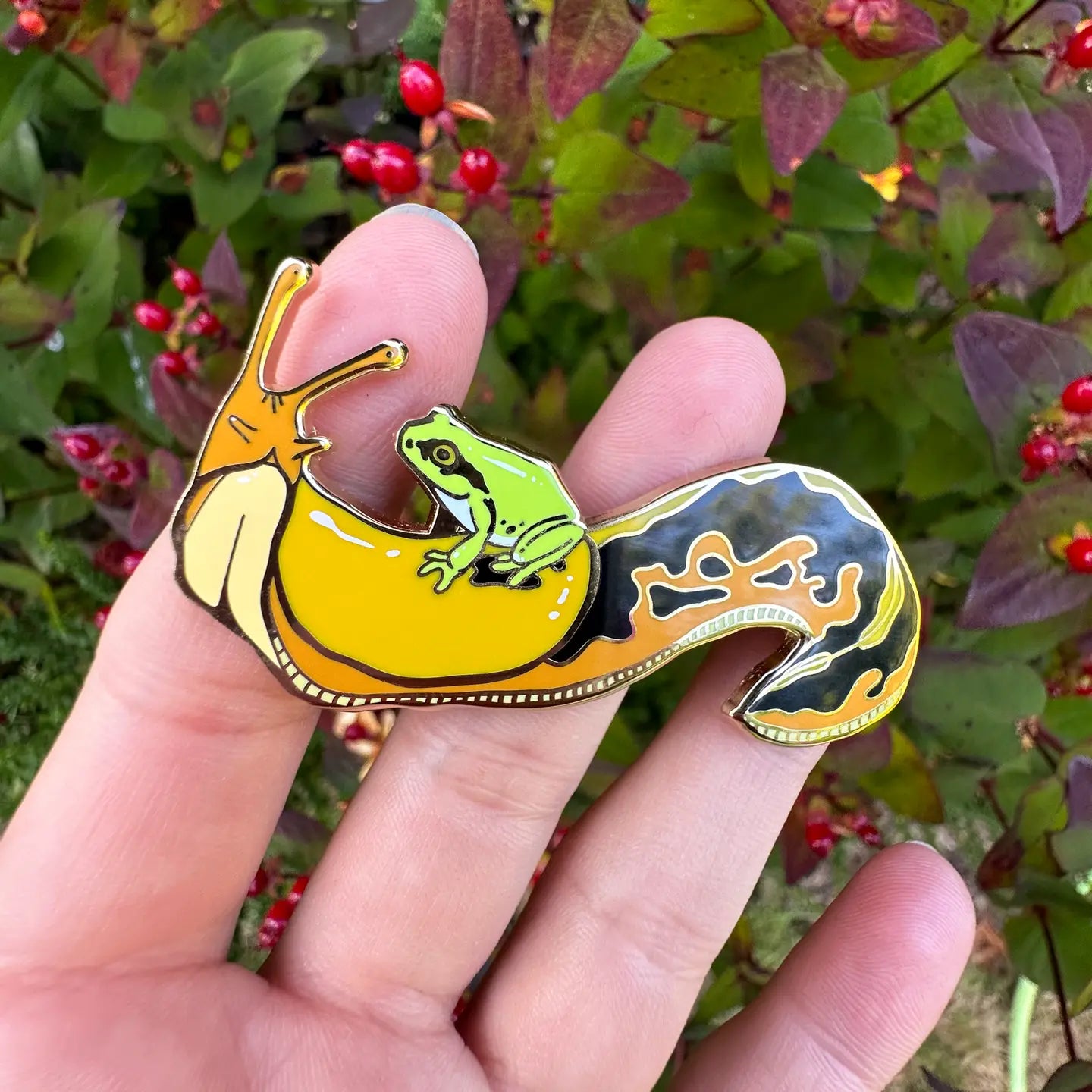 Pacific Banana Slug & Pacific Chorus Frog Enamel Pin