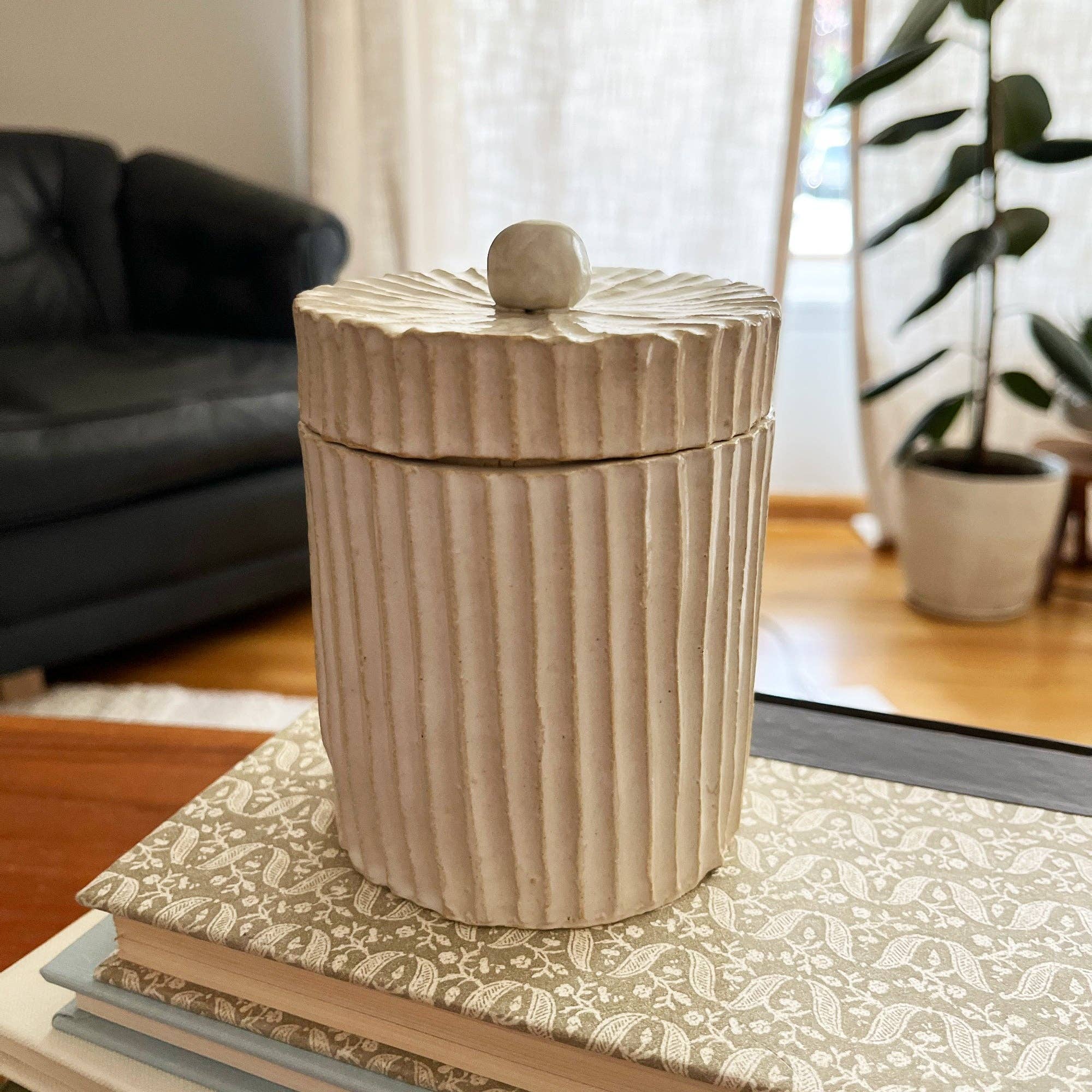 Ribbed Containers: Short & Wide